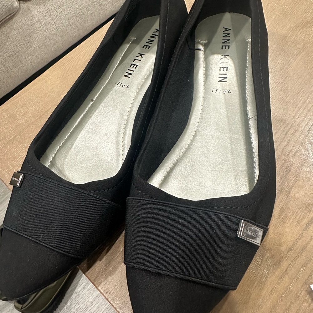 Anne Klein Black Loafers with iflex in a 9.5 size in black